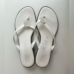 ITALIAN SHOEMAKERS Women Flip-Flop Sandals, White, Size 8